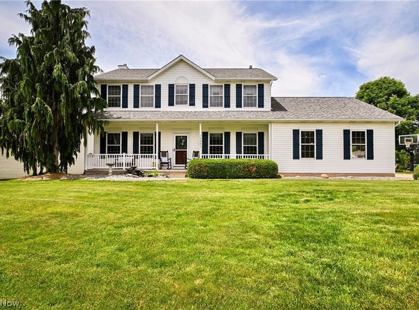 1295 Cheverton Avenue, Louisville, OH 44641