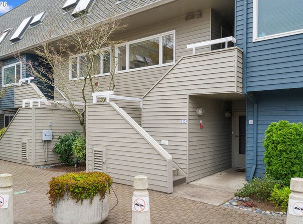 194 N HAYDEN BAY Dr, Portland, OR 97217