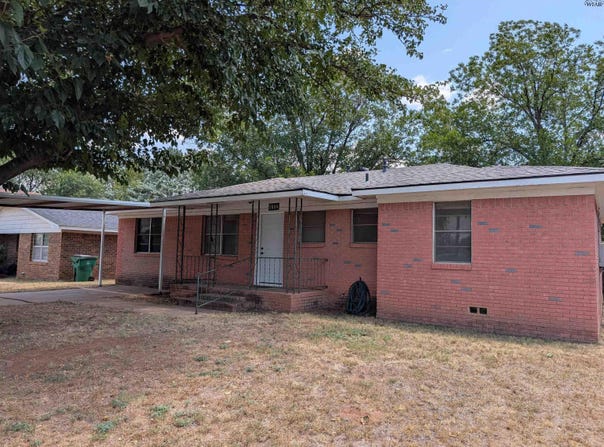 1004 E BEVERLY DRIVE, Burkburnett, TX 76354-5243