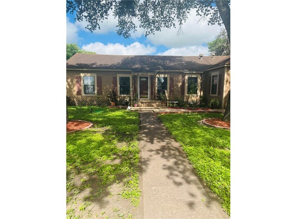 845 N Reynolds, Alice, TX 78332