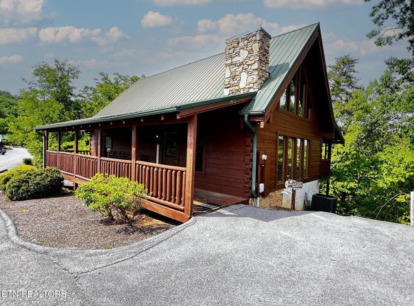 3216 White Falcon Way, Pigeon Forge, TN 37863
