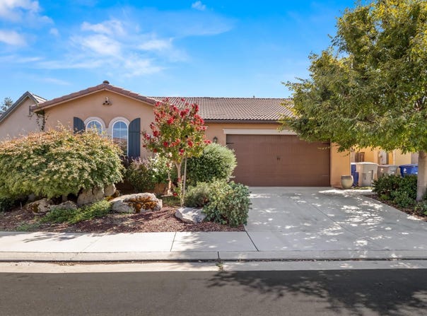 3022 Celeste Avenue, Clovis, CA 93619