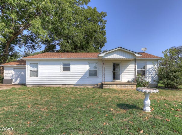 733 E Country Road, Columbus, KS 66725