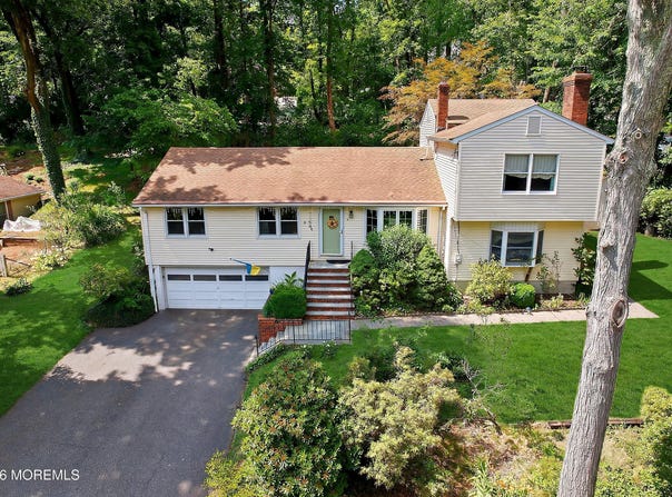 76 Long Hill Road, Gillette, NJ 07933