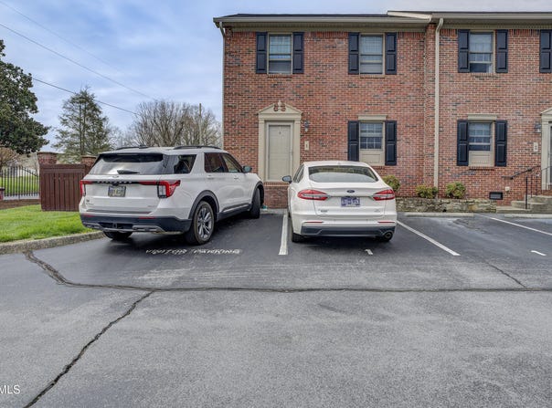 1203 E 8th Avenue, Johnson City, TN 37601