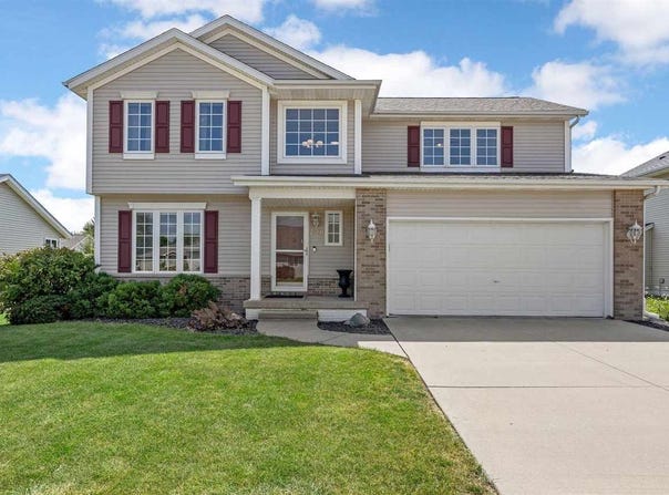 729 74th St NE, CedarRapids, IA 52402
