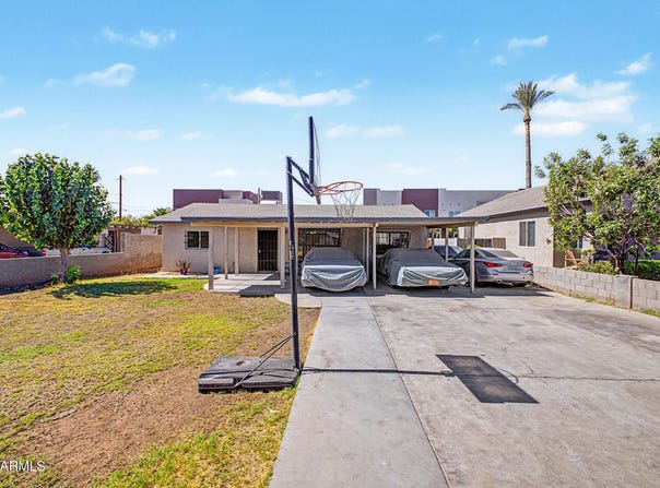 3915 E CHEERY LYNN Road, Phoenix, AZ 85018