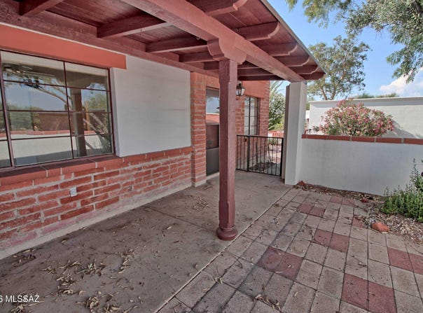 206 S La Canada Drive, Green Valley, AZ 85614