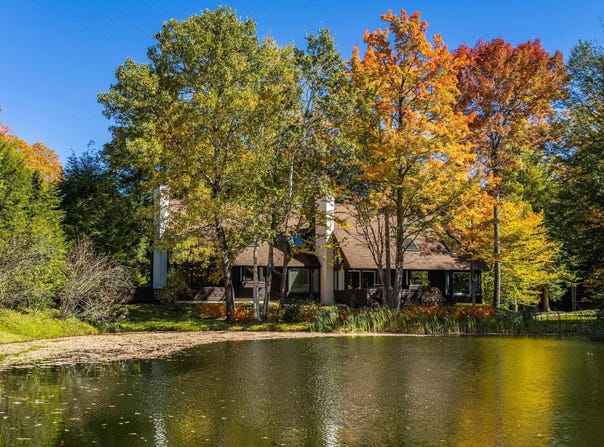 81 Pond View Road, Winhall, VT 05340