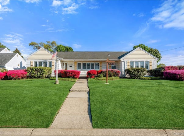 1005 3rd Street, West Babylon, NY 11704