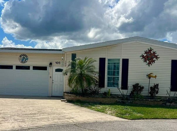 105 Palm Ln E, Parrish, FL 34219