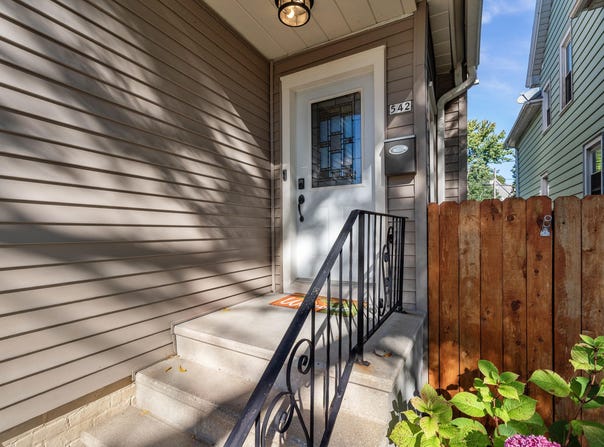 542 E Potter Ave, Milwaukee, WI 53207