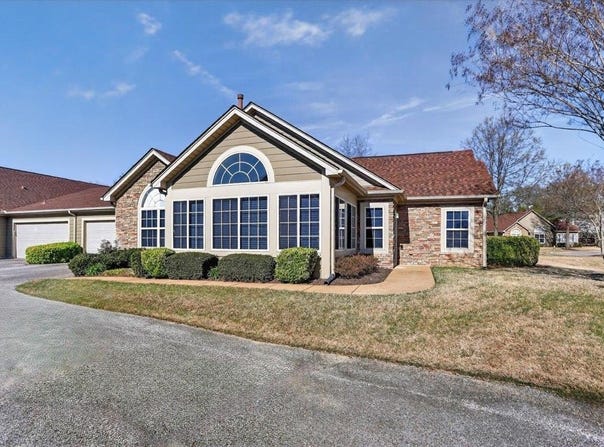1693 E SOUTHFIELD Cir, Memphis, TN 38016