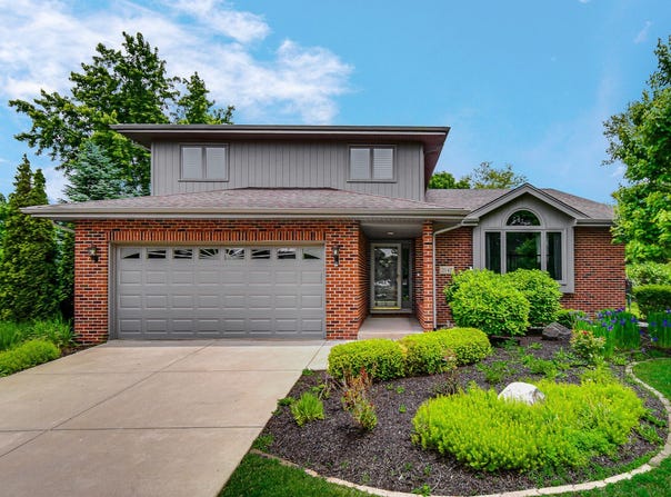 21147 Hunter Woods Drive, Frankfort, IL 60423