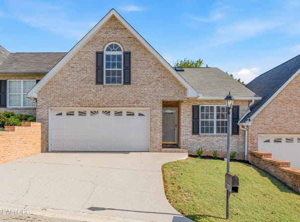 220 El Grande Lane, Lenoir City, TN 37771