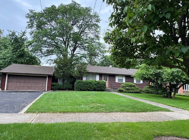 814 E Illinois Street, Wheaton, IL 60187