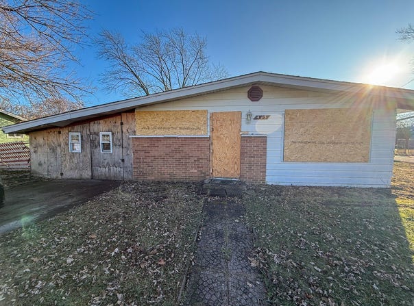 413 W Winthrop Avenue, Addison, IL 60101