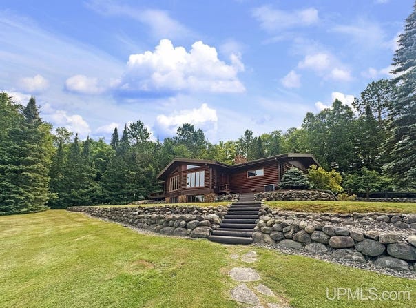 189 E Park Drive, Iron River, MI 49935