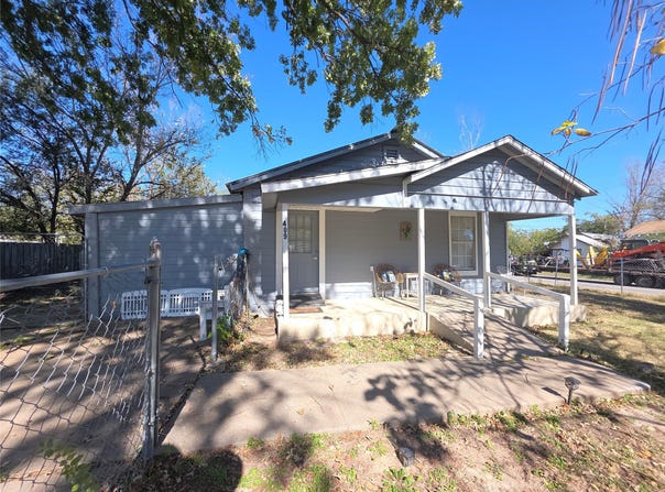 409 E Houston Street, Mexia, TX 76667