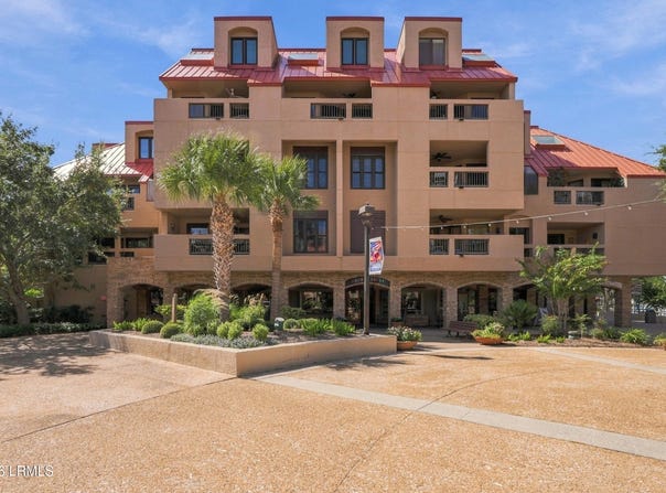 13 Harbourside Lane, Hilton Head Island, SC 29928