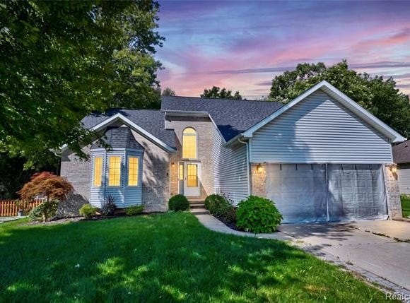 4268 Meadows Avenue, Burton, MI 48439