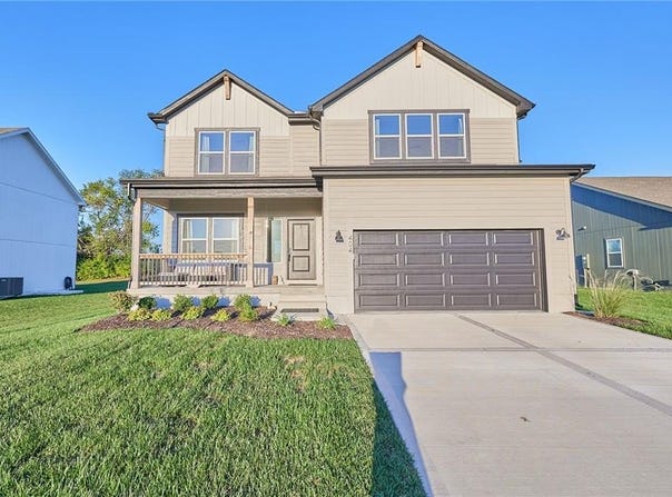 404 Woodview Drive, Raymore, MO 64083