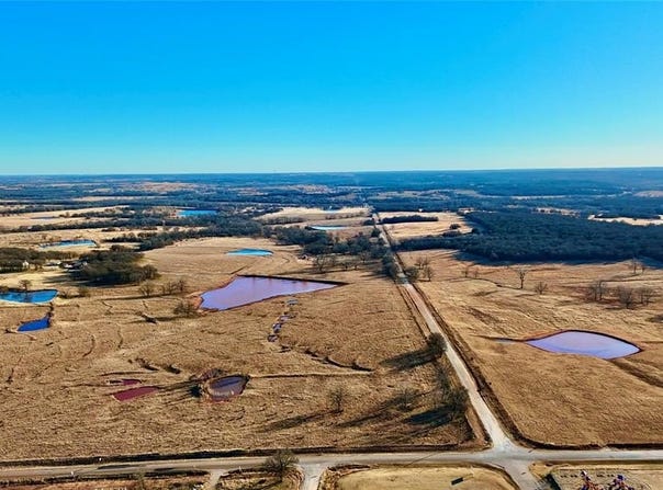 3 Wilshire Drive, McLoud, OK 74851