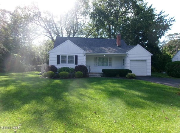 2023 Fairlawn Parkway, Niskayuna, NY 12309