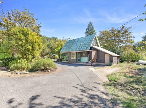 185 ECKLUND St, Canyonville, OR 97417