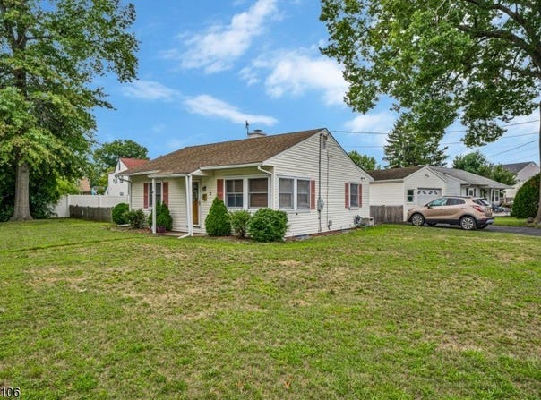 2 Orchid Pl, Middlesex Boro, NJ 08846-2344