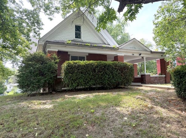 220 E Benton St., Carrollton, MO 64633