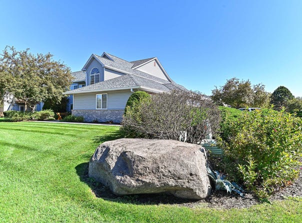 2211 N University Dr, Waukesha, WI 53188