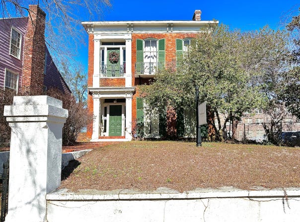 913 Crrawford Street, Vicksburg, MS 39180