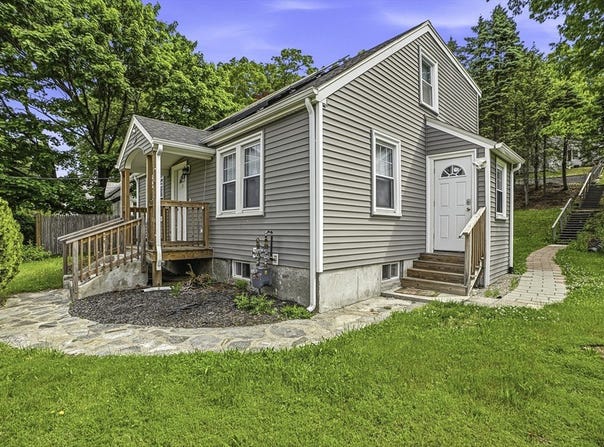 39 Pinehurst, Auburn, MA 01501