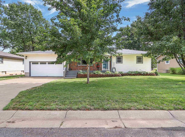 207 Summit Drive, Abilene, KS 67410