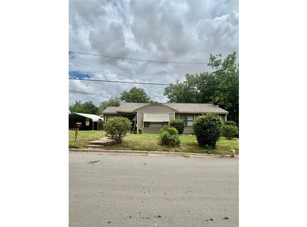 415 E 7th St, Taylor, TX 76574