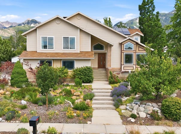 10043 S Granite Crest Ln, Sandy, UT 84092