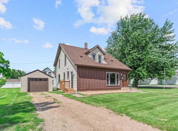 720 Fir Avenue, Bird Island, MN 55310