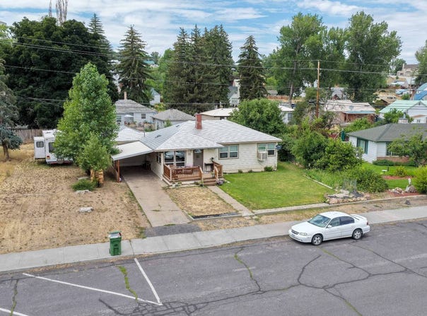 112 NW Circle Drive, Hines, OR 97738