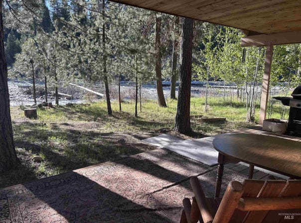 17 Bransons Dr, Lowman, ID 83637