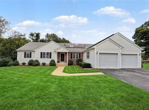 23 Valley Stream Drive, Cumberland, RI 02864
