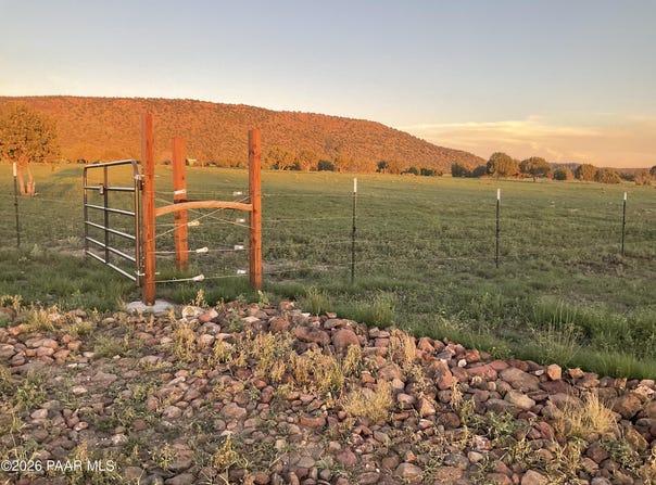 Markham Pass lot: 1141, Seligman, AZ 86337