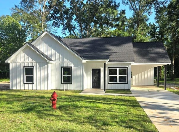 1027 Neal Road, Picayune, MS 39466