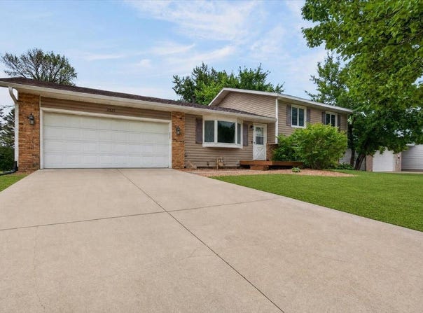 2575 Lamada Place, Owatonna, MN 55060