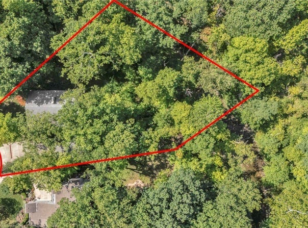 246 WINDWARD DRIVE, ELYRIA, OH 44035