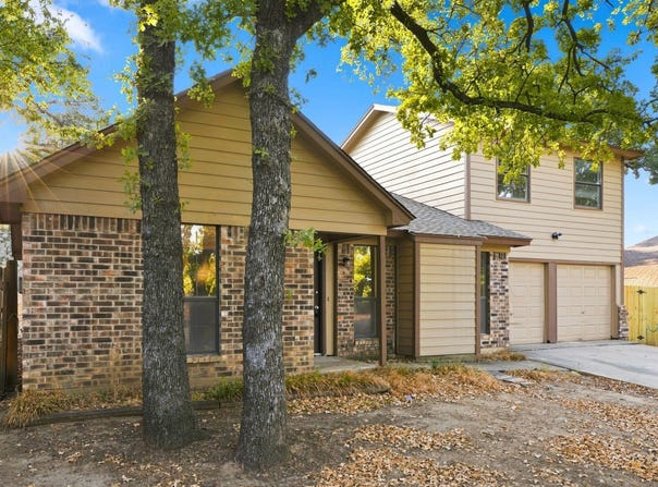721 Timberoaks Drive, Azle, TX 76020