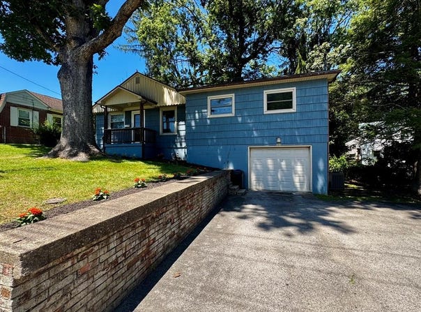 207 SPRINGDALE AVE, BECKLEY, WV 25801