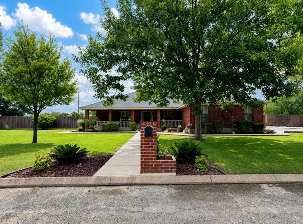 104 S Broadview, Del Rio, TX 78840