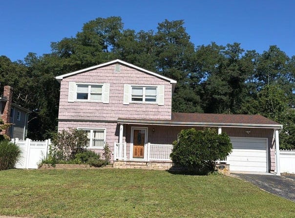32 Sylvia Circle, Holbrook, NY 11741