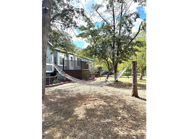 117 Shoshoni Dr, Smithville, TX 78957